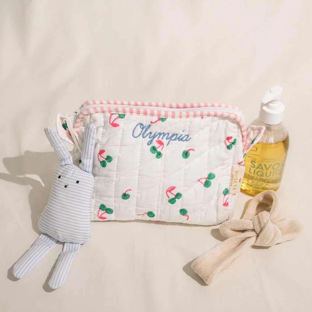 Trousse Cerise personnalisée Olympia, vue de face éclaircie.