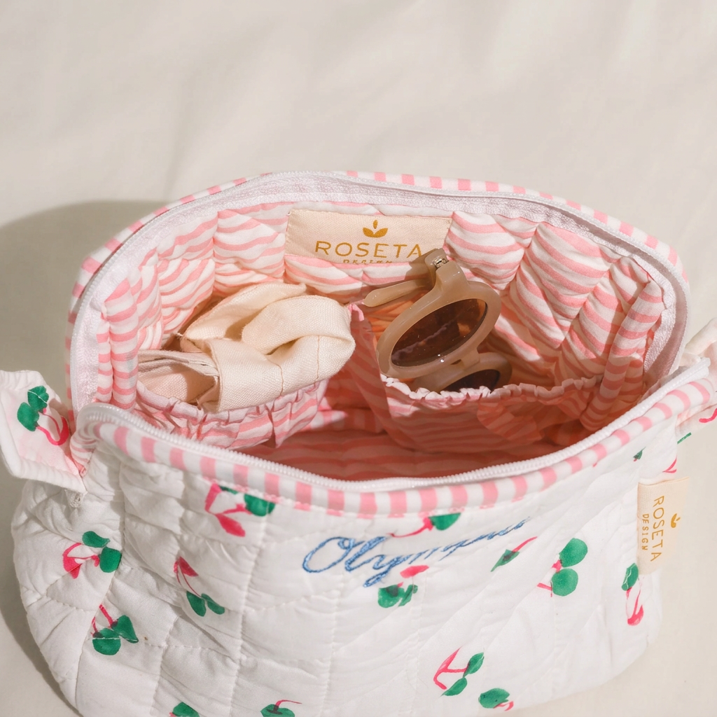 Intérieur de la trousse Cerise, vue éclaircie.